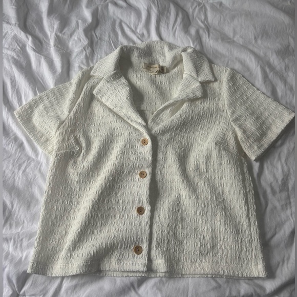 Monteau Tops - Linen Cropped Button Up